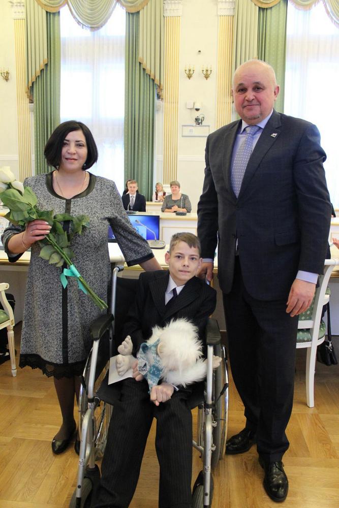 Илья Женецкий с мамой и Губернатором Цивиливым С.Е